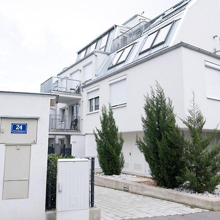 Modern Apartment With Tiny Garden Near City Center Відень Екстер'єр фото