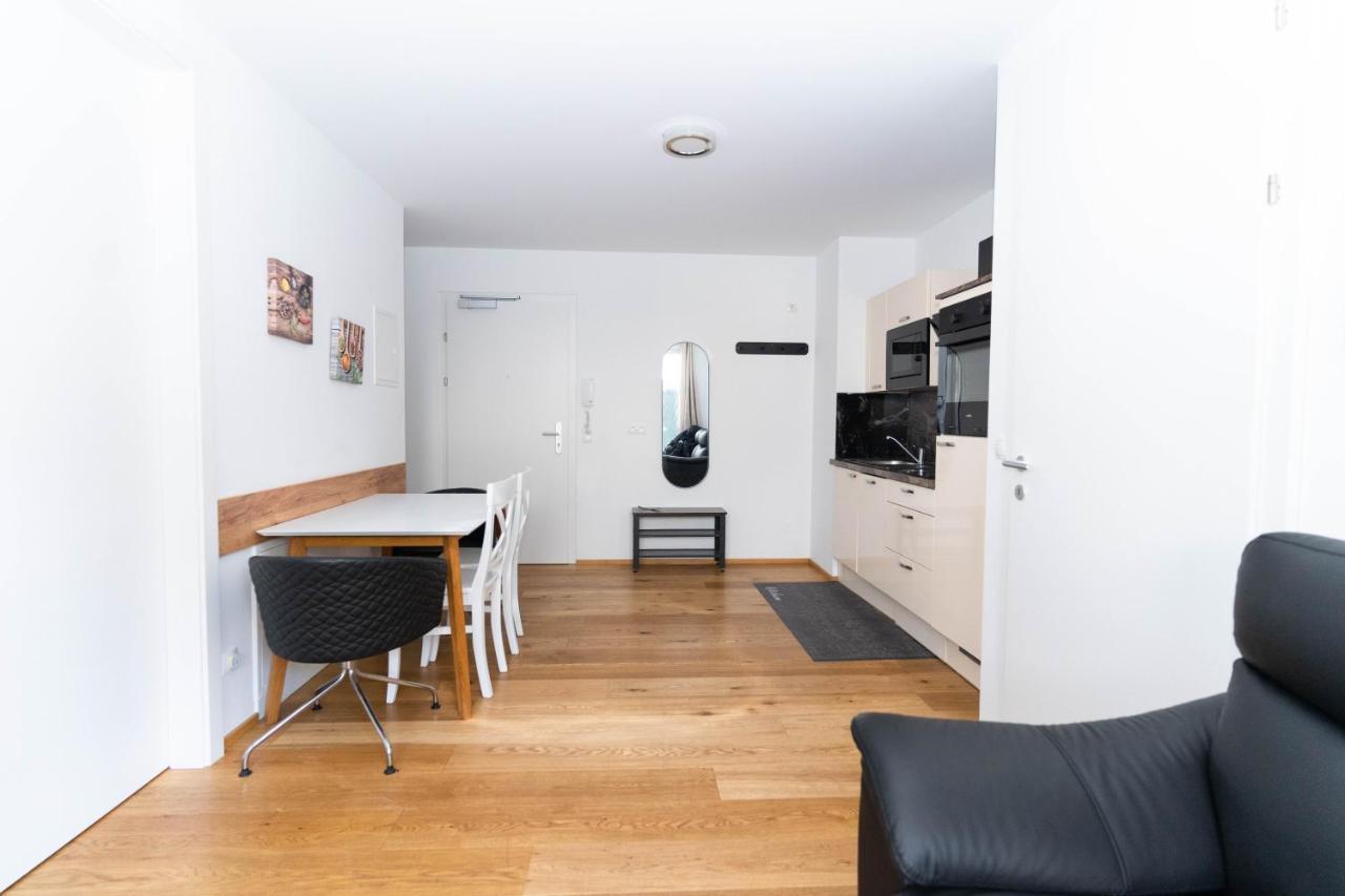 Modern Apartment With Tiny Garden Near City Center Відень Екстер'єр фото