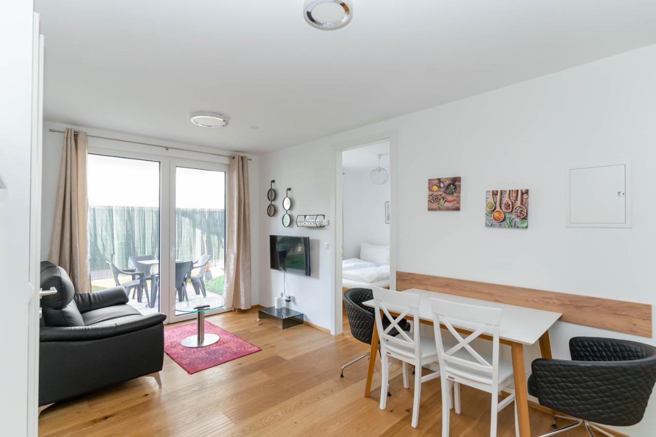 Modern Apartment With Tiny Garden Near City Center Відень Екстер'єр фото