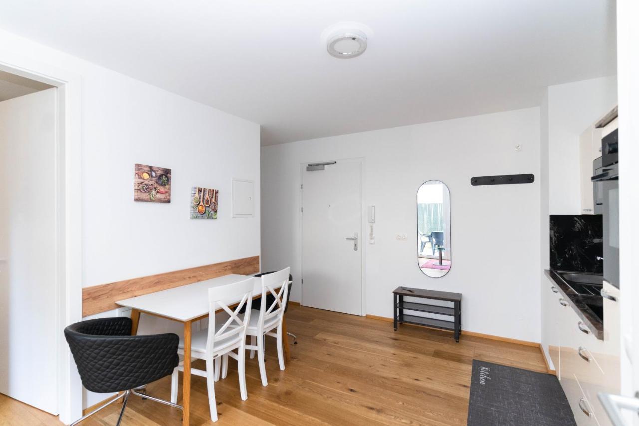 Modern Apartment With Tiny Garden Near City Center Відень Екстер'єр фото