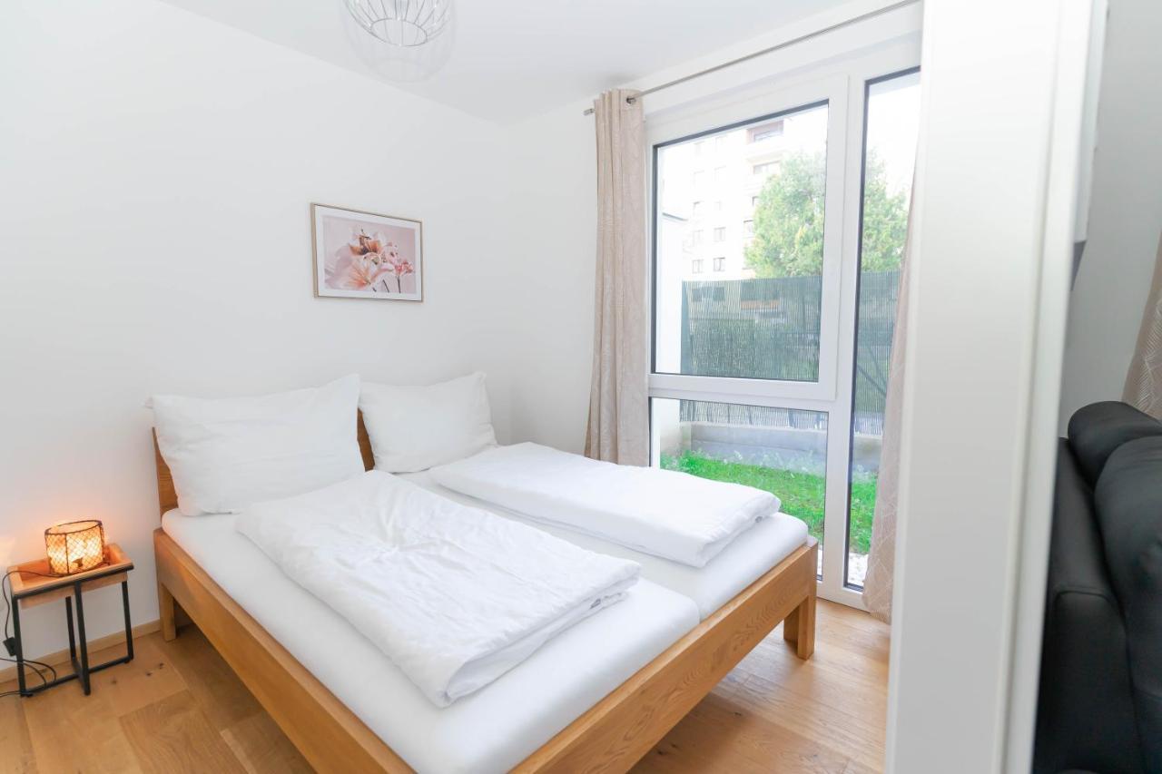 Modern Apartment With Tiny Garden Near City Center Відень Екстер'єр фото