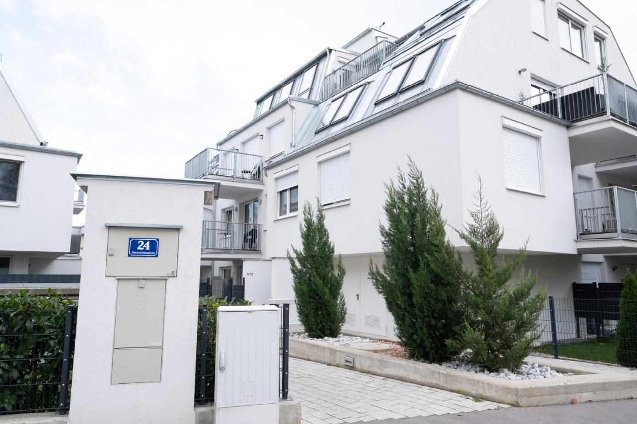 Modern Apartment With Tiny Garden Near City Center Відень Екстер'єр фото